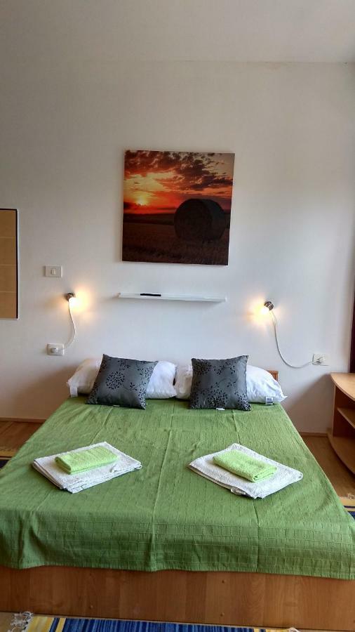 Apartmaji Suhorje Esterno foto