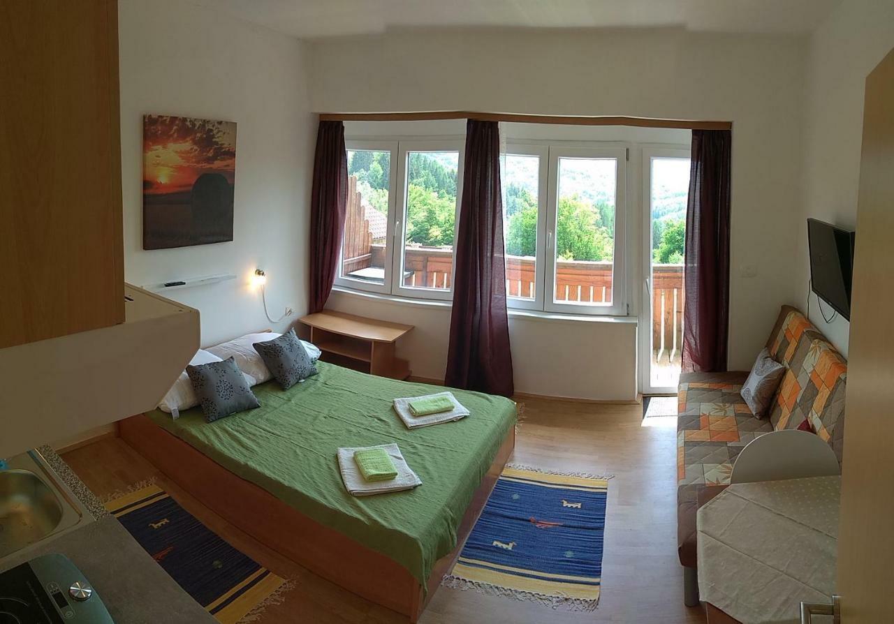 Apartmaji Suhorje Esterno foto